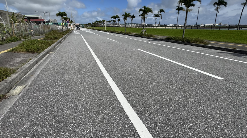 裸眼で見た道路の写真