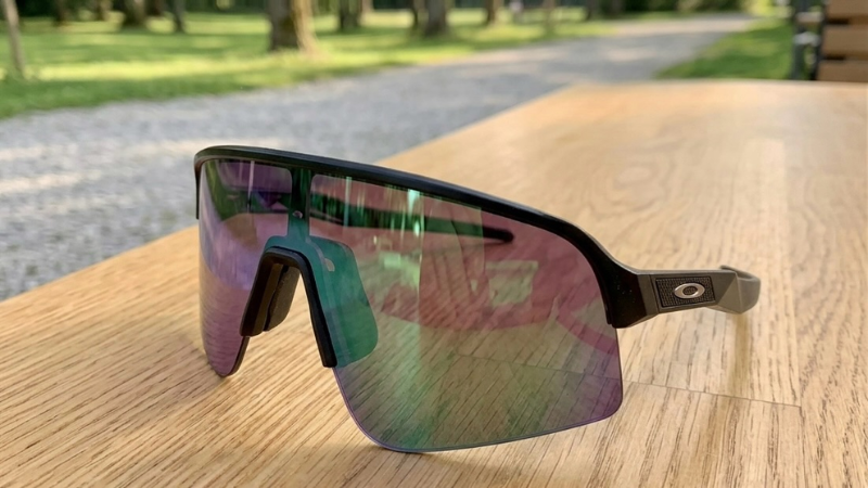 OAKLEYの使用後のサングラスの写真