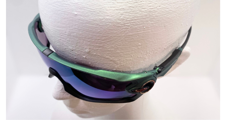 OAKLEYのJAWBREAKERを上から見たイメージ
