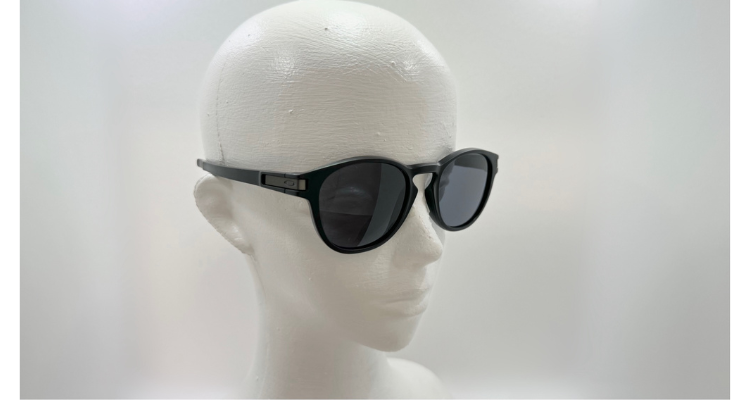 OAKLEYのLatchを斜め上から見たイメージ