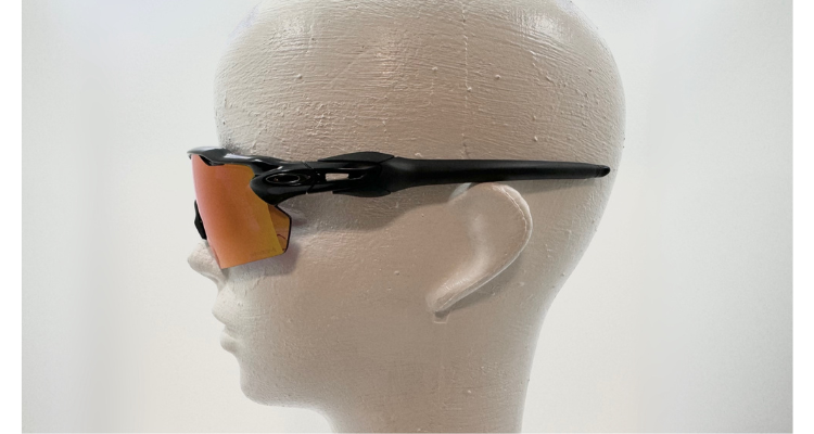 OAKLEYのRadar EV Pitchを横から見たイメージ