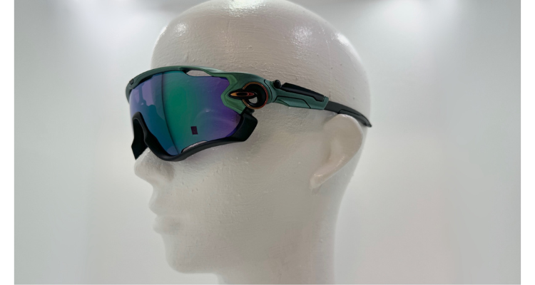 OAKLEYのJAWBREAKERを左側から見たイメージ