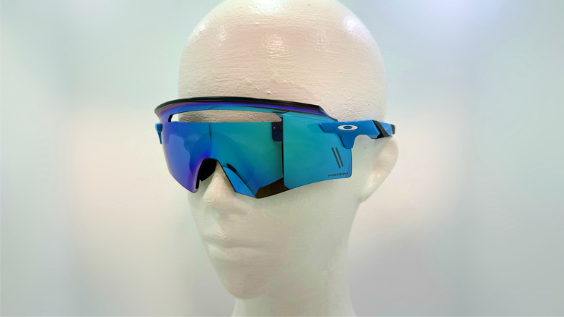 OAKLEY Encoder Squaredを正面から見たイメージ