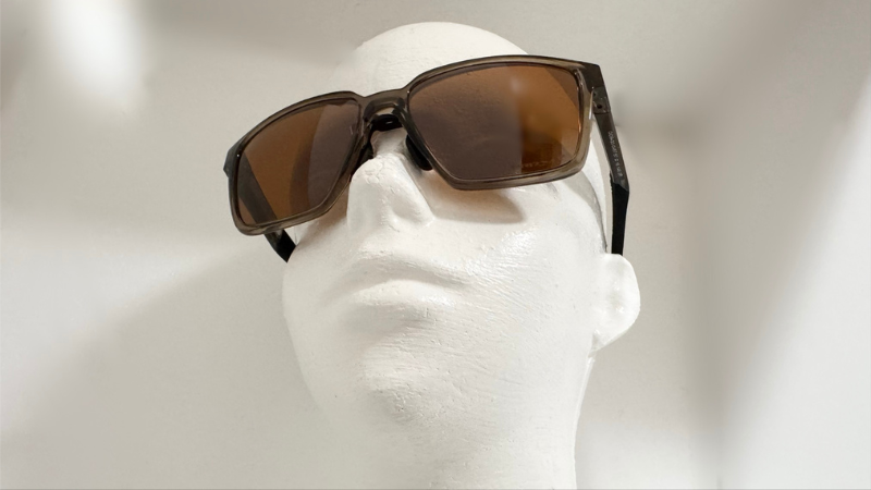 OAKLEYのアクチュエーター エスキューを下から見た写真