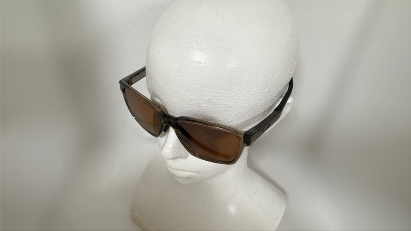 OAKLEYのActuator SQを斜め上の方向から見た写真