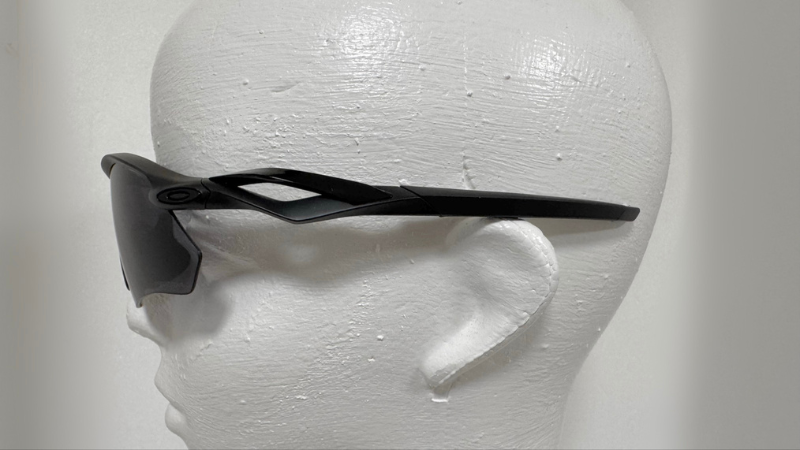 OAKLEYのRadar Plateを横から見た写真