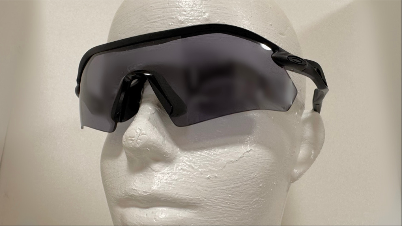 OAKLEYのRadar Plateを正面から見た写真