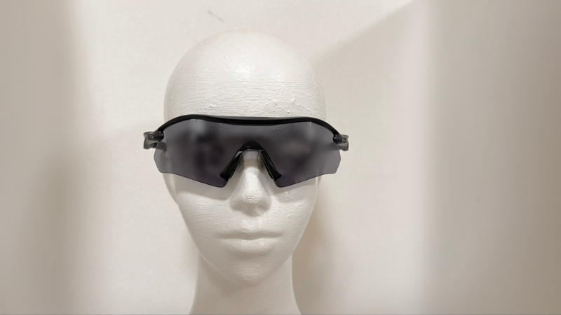 OAKLEYのRadar Plateを正面から見た写真