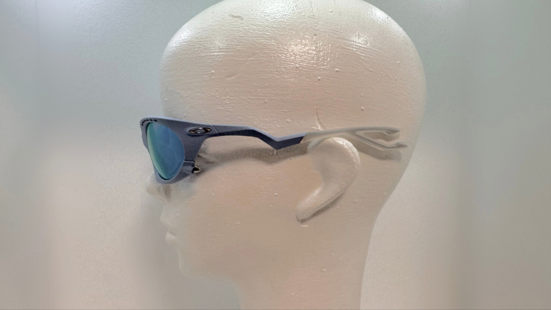OAKLEY Plantarisを真横から見たイメージ