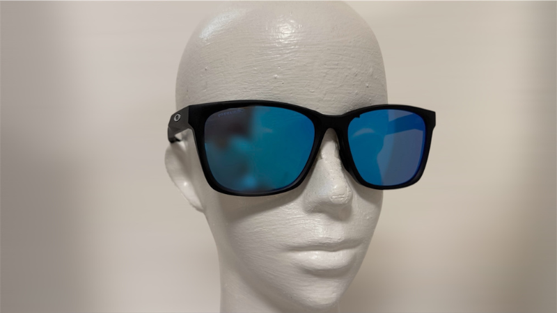 OAKLEYのパラコードを正面から見たイメージ