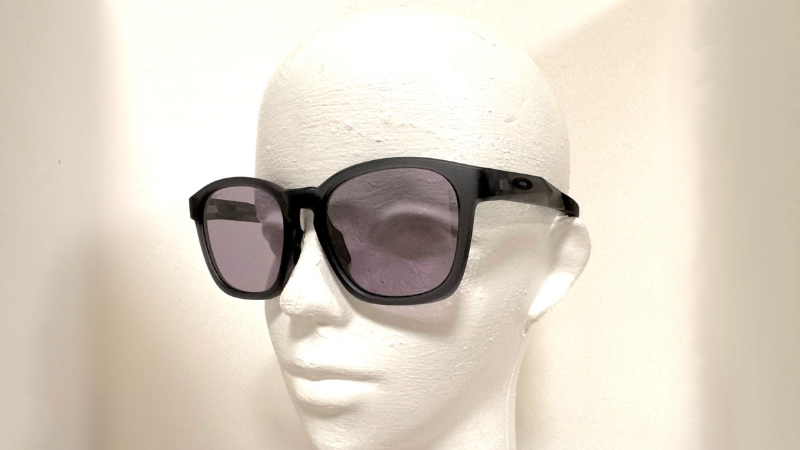 OAKLEY Shackleの正面から見たイメージ