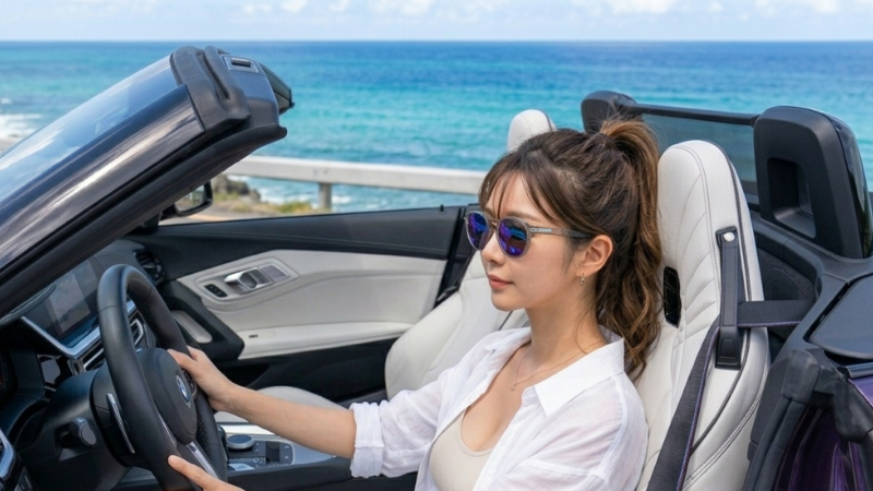 OAKLEY、ラッチを掛けて運転している女性モデル