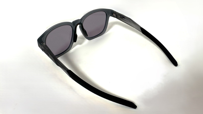 OAKLEY Shackleを上後方から見た画像