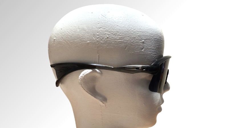 OAKLEYのStunt Devilをサイドから見た写真