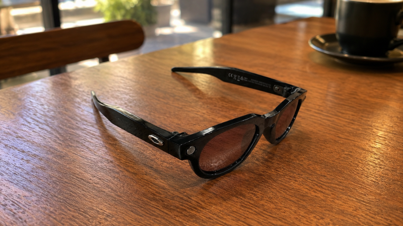 OAKLEY Metaハウストンを斜め上から見た画像
